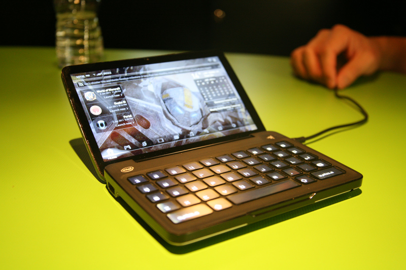 Illustration for article titled Razer Switchblade Pocket Gaming PC: Flip-Open, Customizable Keyboard
